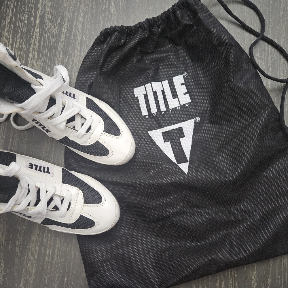 TITLE Boxing MMA Kickboxing Black and White Athletic Shoes. Mens Size 5.5